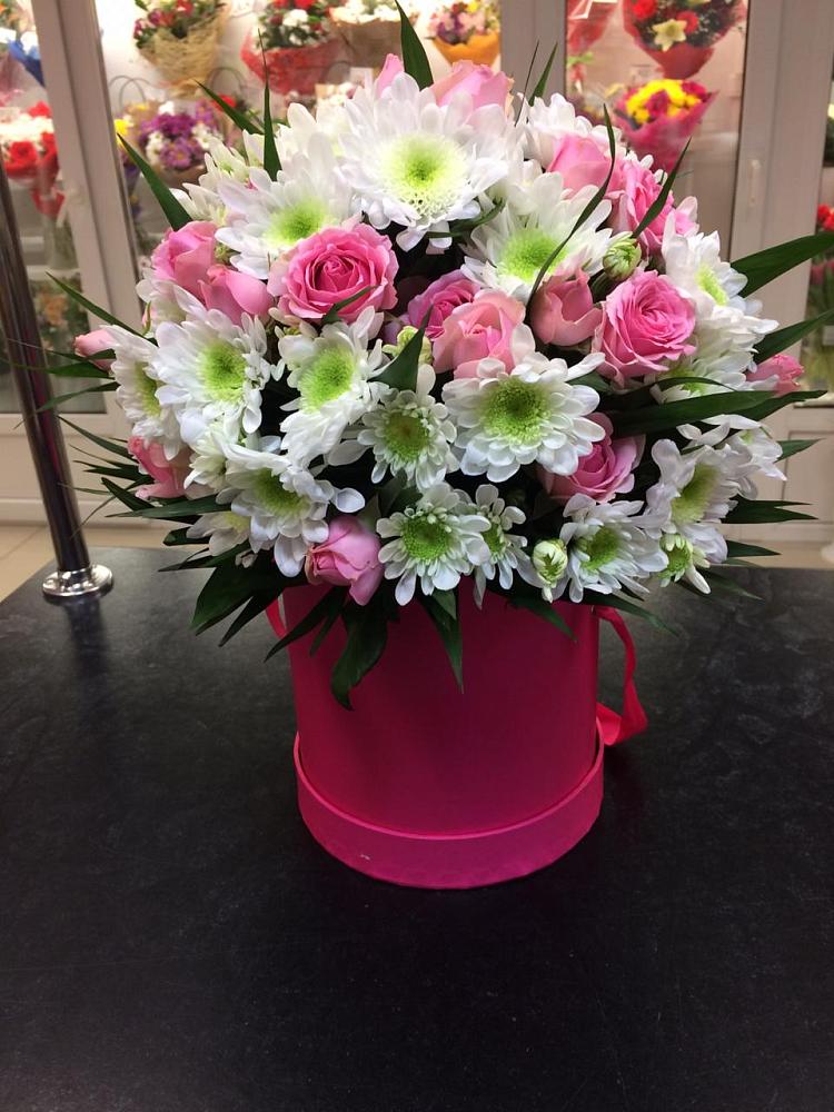 Цветочная композиция из Розы и Хризантемы в шляпной коробке в Иншинский