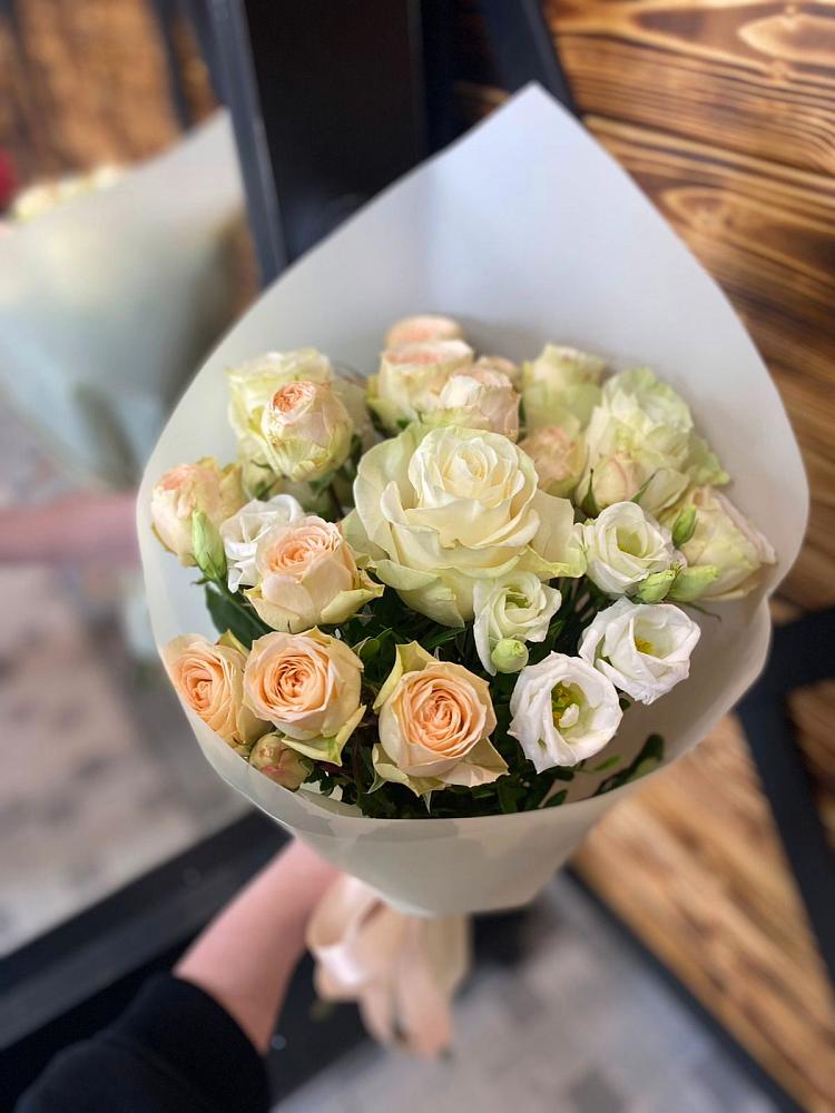 Букет цветов из: Розы и Лизиантусы в Иншинский